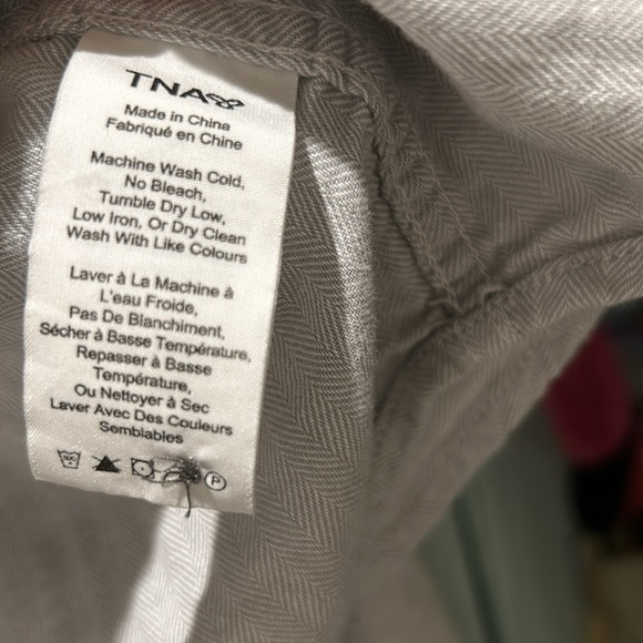 SOLD❗️TNA Relax Light Grey Classic Fit Shirt Size M - Picture 6 of 8